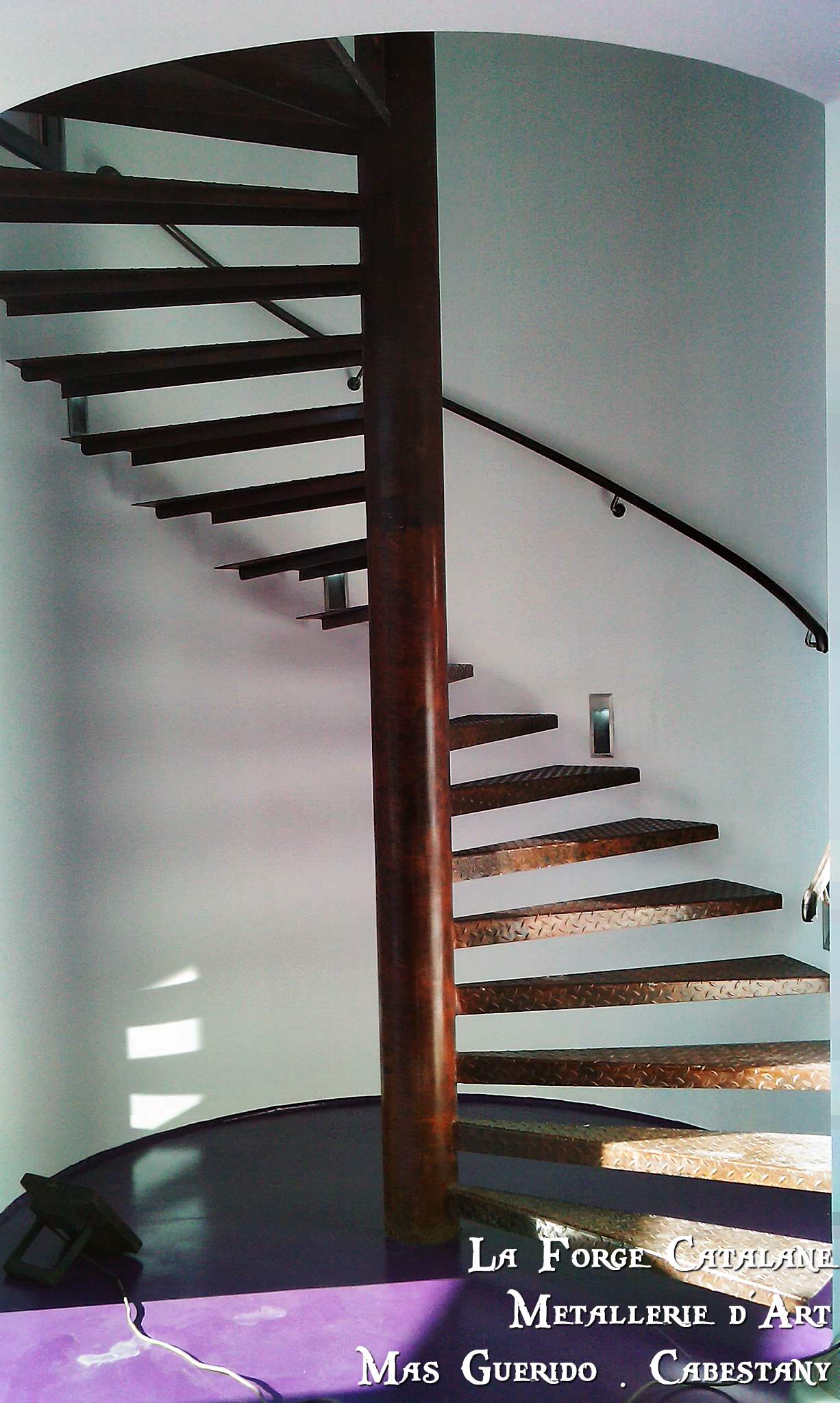 Escalier helicoidal marches fer 3 forge catalane (2).jpg